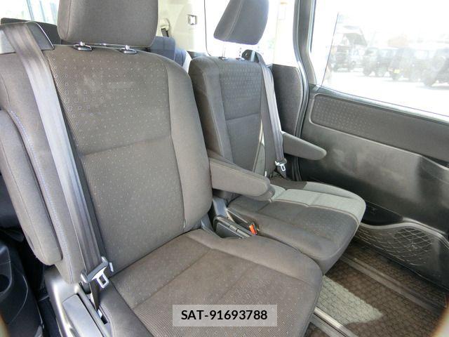 Toyota NOAH HYBRID 2016-01 8628127-15