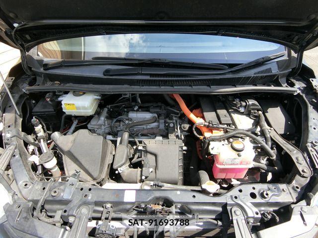 Toyota NOAH HYBRID 2016-01 8628127-3