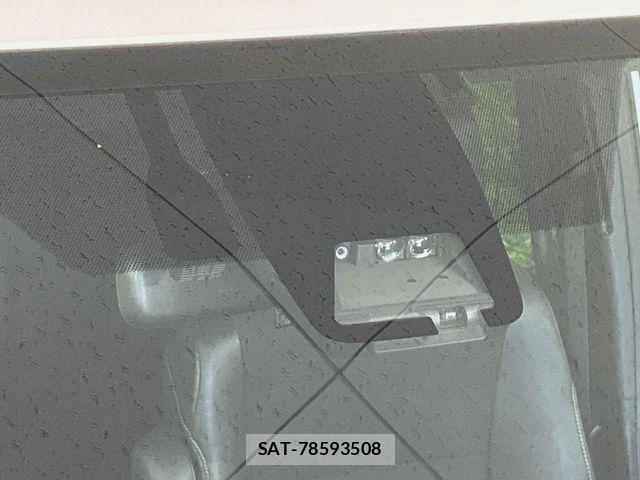 Toyota NOAH HYBRID 2018-05 8628126-2