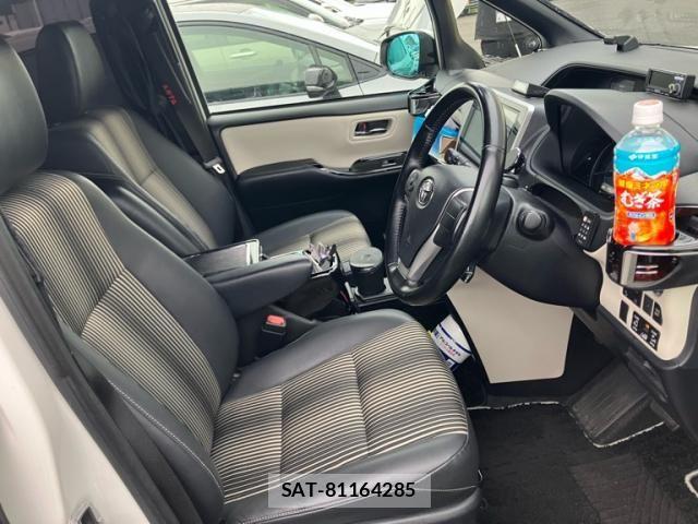 Toyota NOAH HYBRID 2019-12 8628129-12