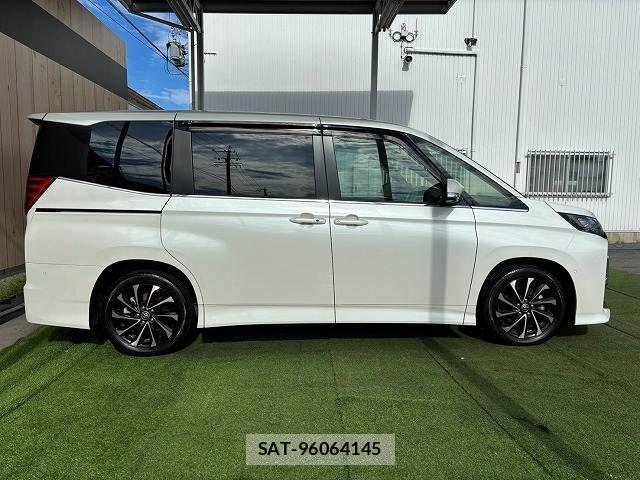 Toyota NOAH HYBRID 2022-02 8628117-16