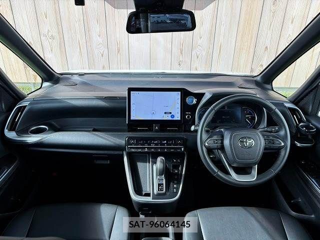 Toyota NOAH HYBRID 2022-02 8628117-1