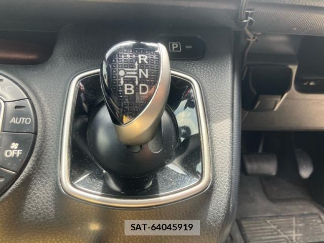 Toyota NOAH HYBRID 2014-05 8628132-22
