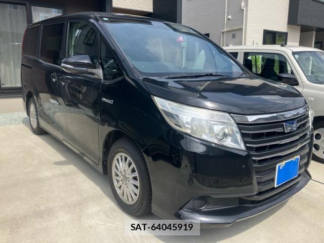 Toyota NOAH HYBRID 2014-05 8628132-2