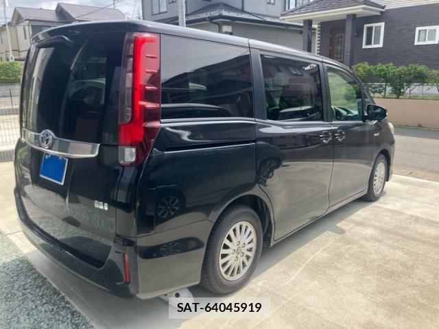 Toyota NOAH HYBRID 2014-05 8628132-3