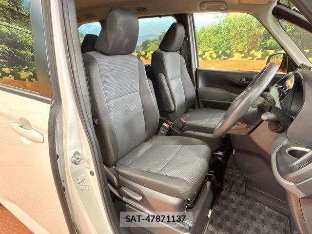 Toyota NOAH HYBRID 2022-10 8666664-7