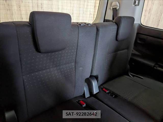 Toyota NOAH HYBRID 2016-03 8660721-9