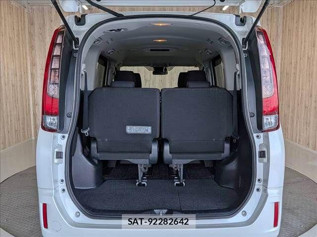 Toyota NOAH HYBRID 2016-03 8660721-10
