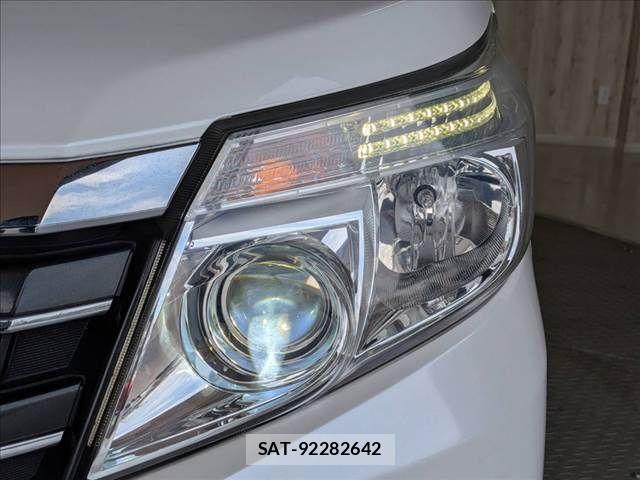 Toyota NOAH HYBRID 2016-03 8660721-12