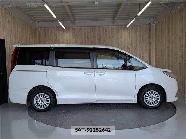 Toyota NOAH HYBRID 2016-03 8660721-17