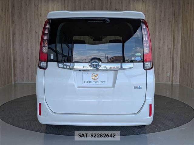 Toyota NOAH HYBRID 2016-03 8660721-18