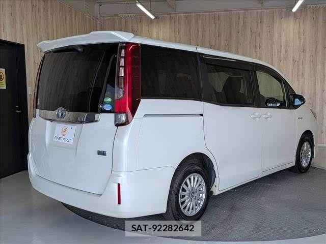 Toyota NOAH HYBRID 2016-03 8660721-19