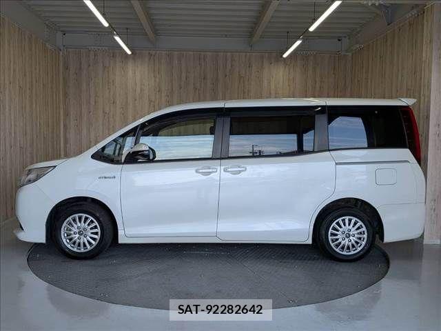 Toyota NOAH HYBRID 2016-03 8660721-21