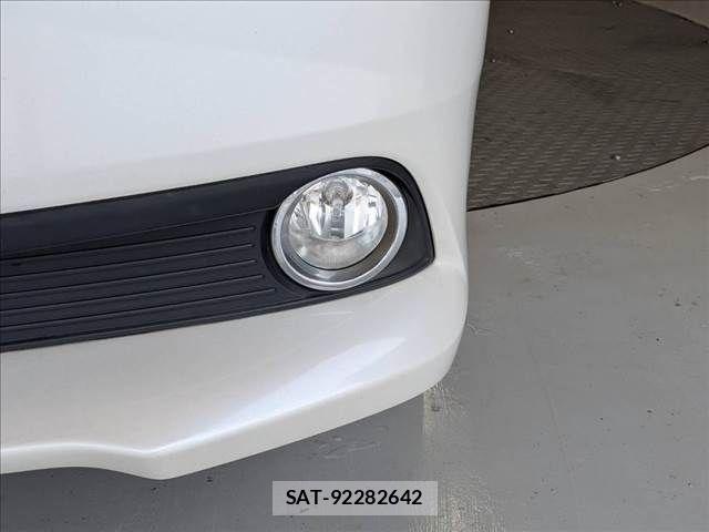 Toyota NOAH HYBRID 2016-03 8660721-23