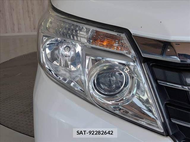 Toyota NOAH HYBRID 2016-03 8660721-24