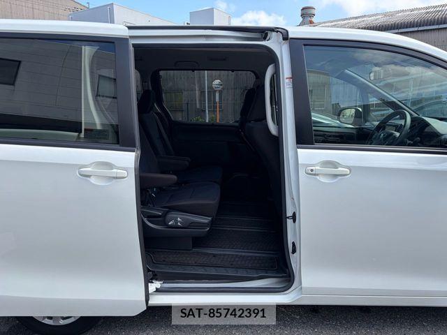 Toyota NOAH HYBRID 2021-08 8660722-12