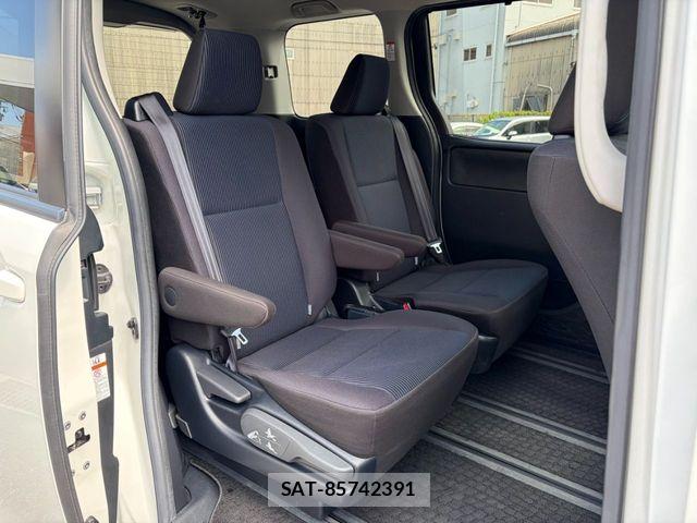Toyota NOAH HYBRID 2021-08 8660722-13