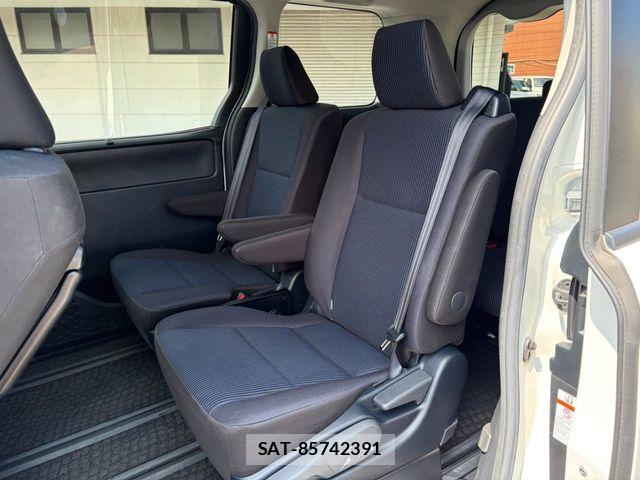 Toyota NOAH HYBRID 2021-08 8660722-21