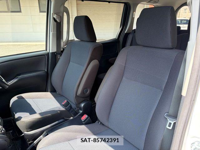 Toyota NOAH HYBRID 2021-08 8660722-23
