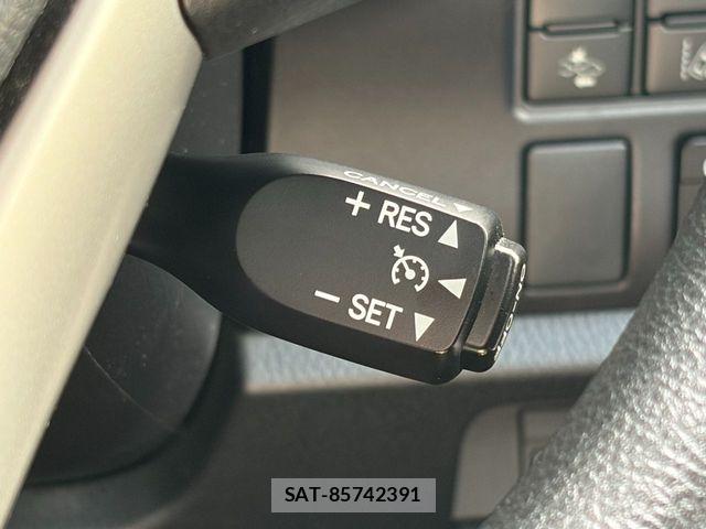 Toyota NOAH HYBRID 2021-08 8660722-24