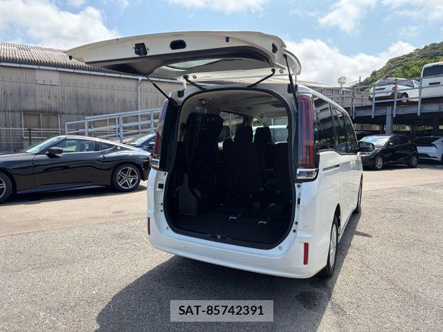 Toyota NOAH HYBRID 2021-08 8660722-27
