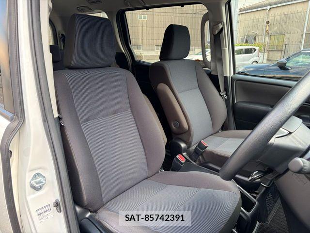 Toyota NOAH HYBRID 2021-08 8660722-4