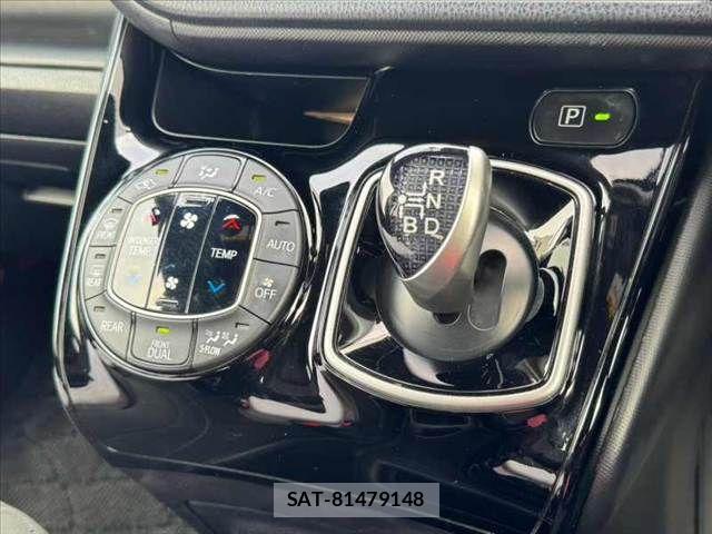 Toyota NOAH HYBRID 2017-09 8666666-24