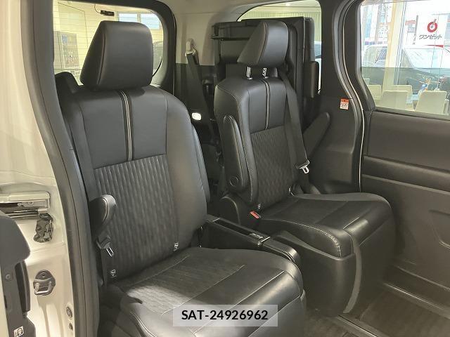 Toyota NOAH HYBRID 2023-09 8660718-12