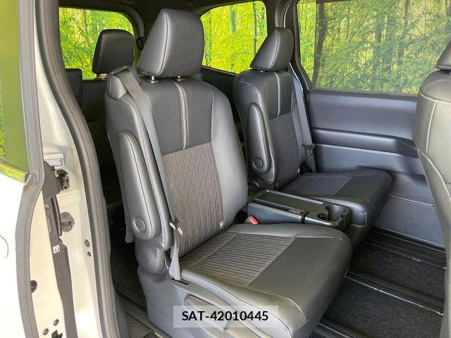 Toyota NOAH HYBRID 2023-11 8686181-9