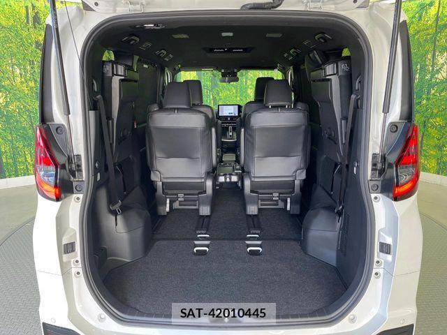 Toyota NOAH HYBRID 2023-11 8686181-11