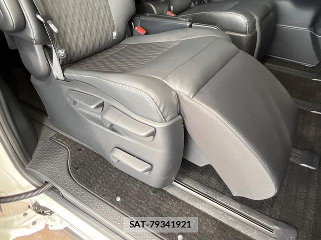 Toyota NOAH HYBRID 2022-07 8686184-6