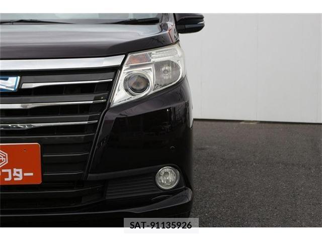 Toyota NOAH HYBRID 2014-05 8686188-12
