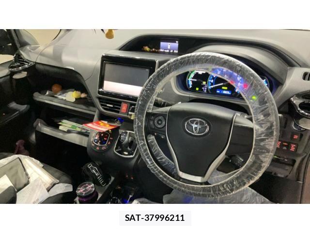 Toyota NOAH HYBRID 2015-03 8744817-12
