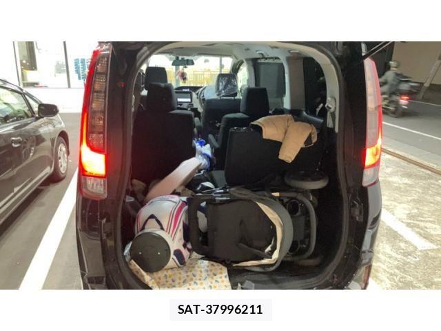 Toyota NOAH HYBRID 2015-03 8744817-15
