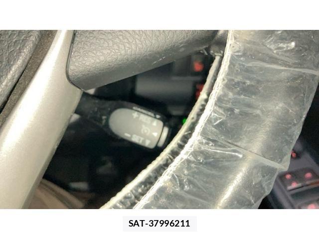 Toyota NOAH HYBRID 2015-03 8744817-20