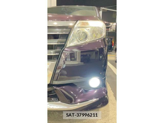 Toyota NOAH HYBRID 2015-03 8744817-3