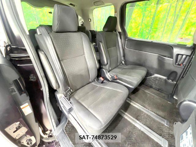 Toyota NOAH HYBRID 2016-07 8744812-9