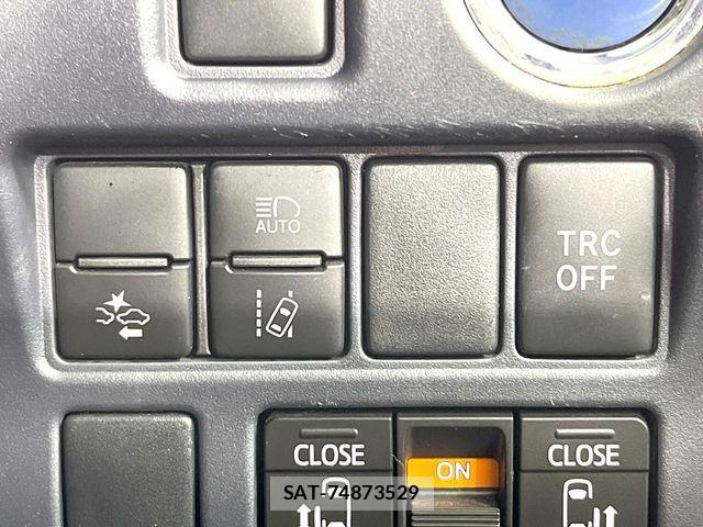 Toyota NOAH HYBRID 2016-07 8744812-6
