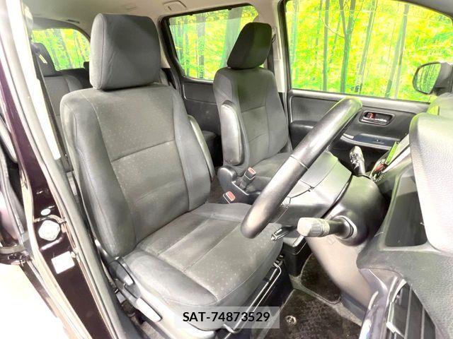 Toyota NOAH HYBRID 2016-07 8744812-8