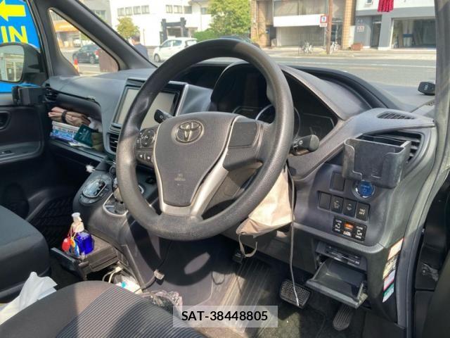 Toyota NOAH HYBRID 2014-07 8744818-12