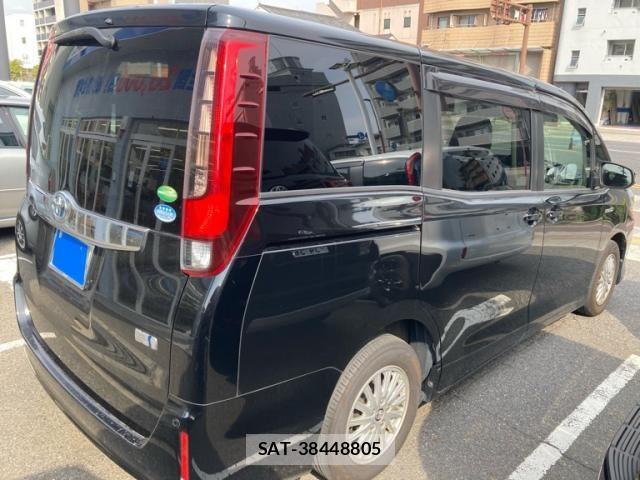Toyota NOAH HYBRID 2014-07 8744818-2