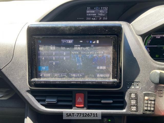 Toyota NOAH HYBRID 2014-09 8744815-24