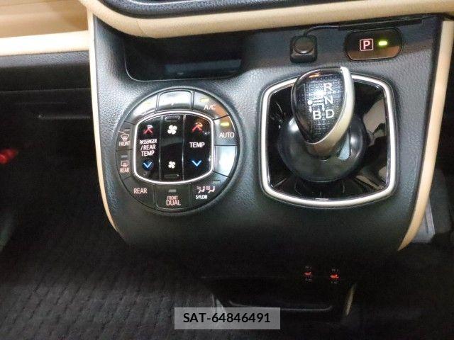 Toyota NOAH HYBRID 2014-03 8744814-18
