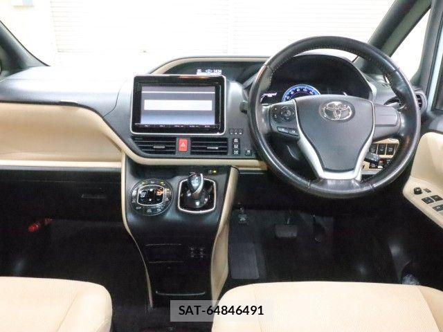 Toyota NOAH HYBRID 2014-03 8744814-2