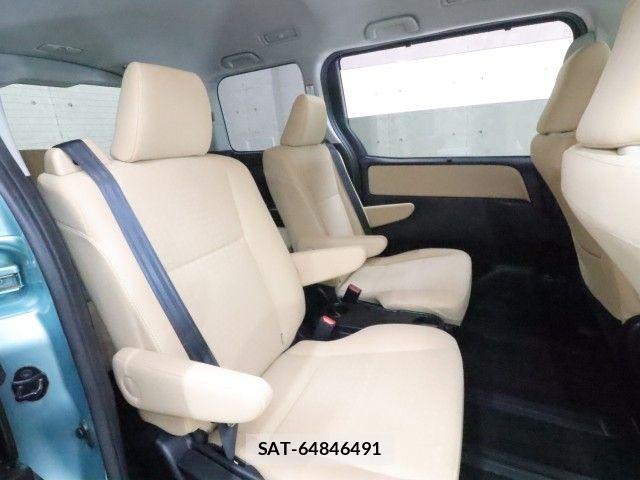 Toyota NOAH HYBRID 2014-03 8744814-4