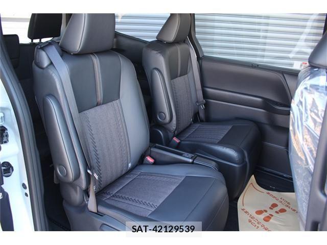 Toyota NOAH HYBRID 2026-07 8744785-13