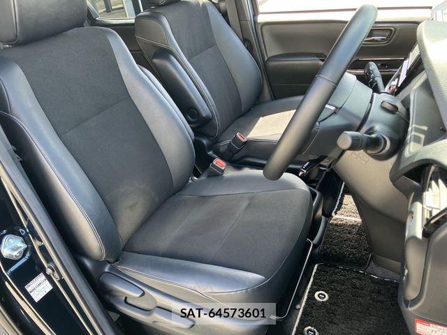 Toyota NOAH HYBRID 2018-11 8744806-10