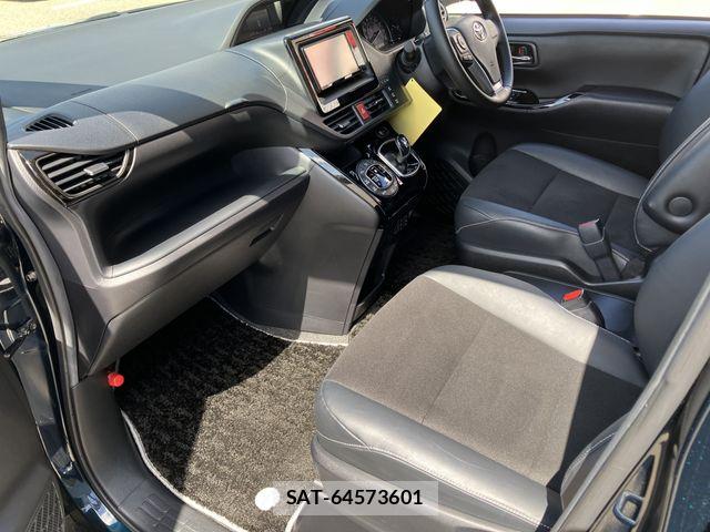 Toyota NOAH HYBRID 2018-11 8744806-11