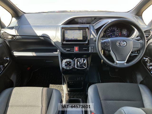 Toyota NOAH HYBRID 2018-11 8744806-1