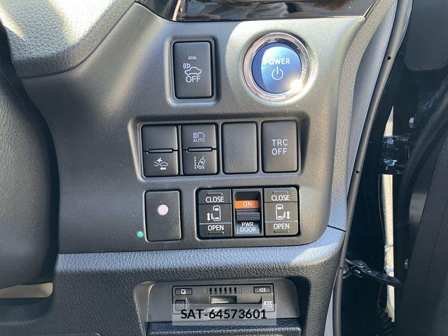 Toyota NOAH HYBRID 2018-11 8744806-23